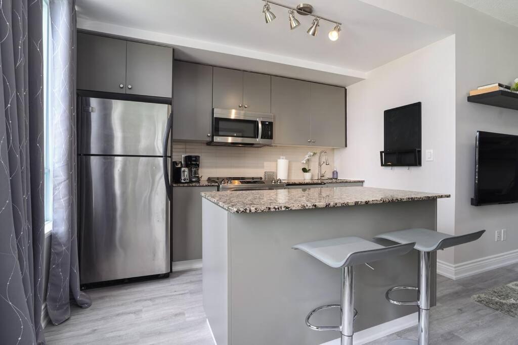 1504 Brand New Best Location 1Br Den With Amazing View Торонто Экстерьер фото