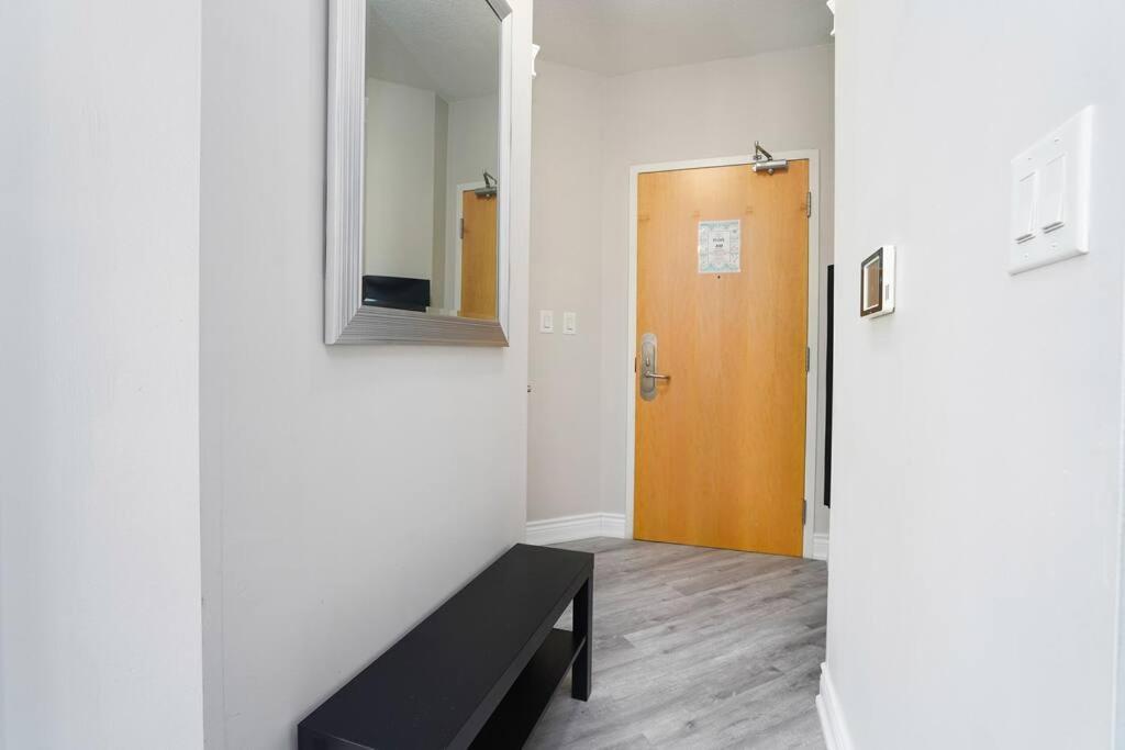 1504 Brand New Best Location 1Br Den With Amazing View Торонто Экстерьер фото