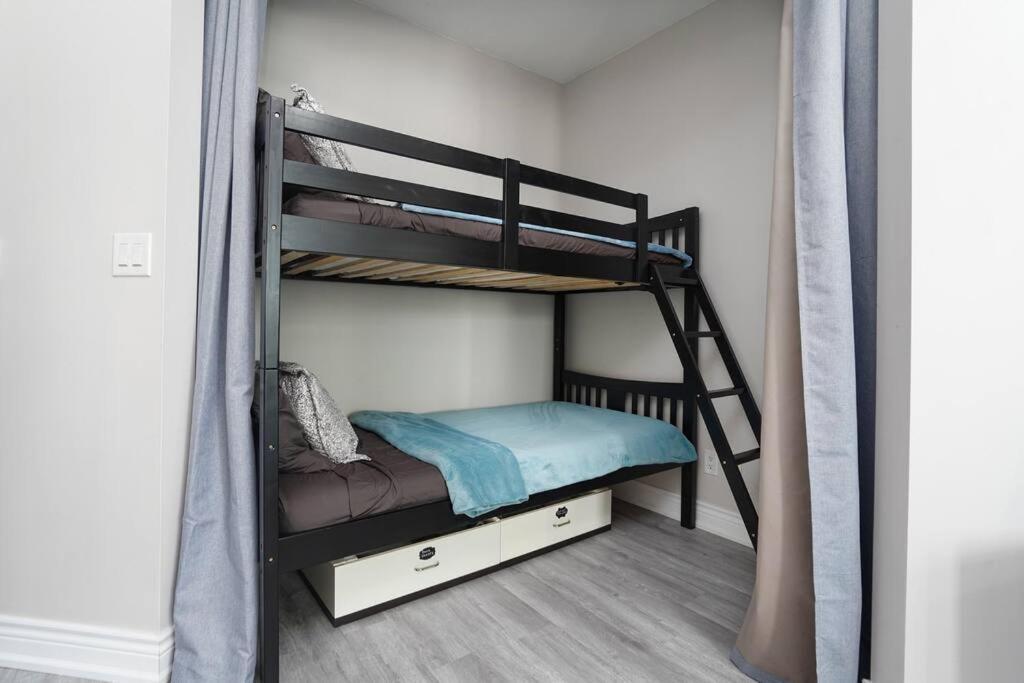1504 Brand New Best Location 1Br Den With Amazing View Торонто Экстерьер фото